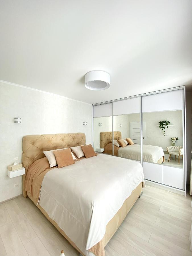 Die Eleganz - Apartment Near The City Center With Free Parking ブラチスラヴァ エクステリア 写真