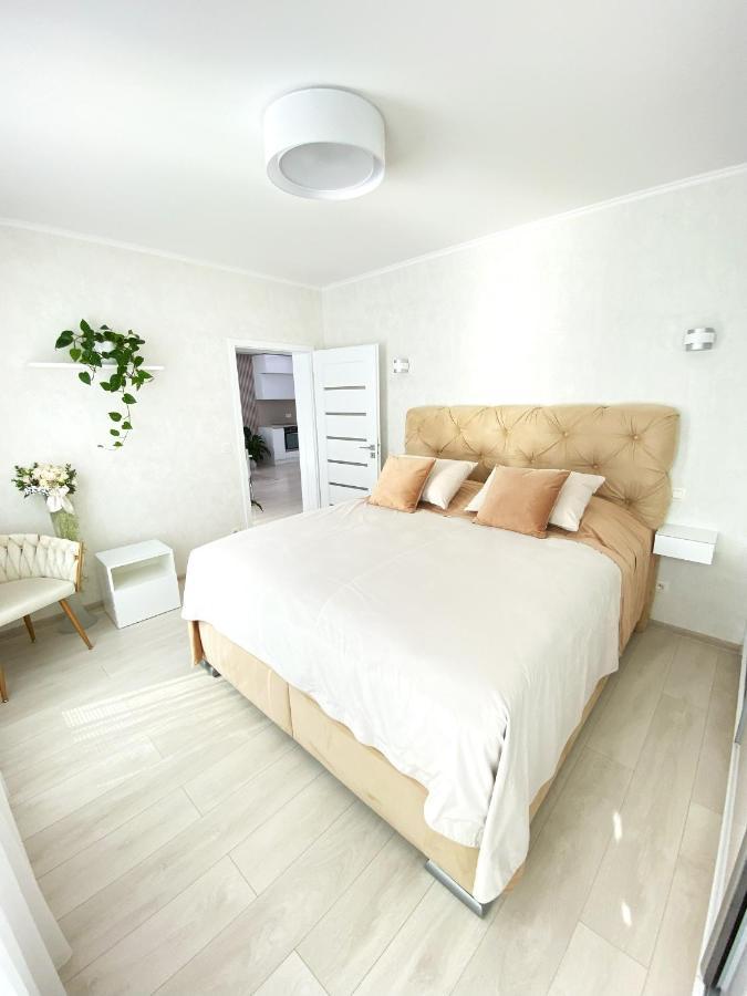 Die Eleganz - Apartment Near The City Center With Free Parking ブラチスラヴァ エクステリア 写真