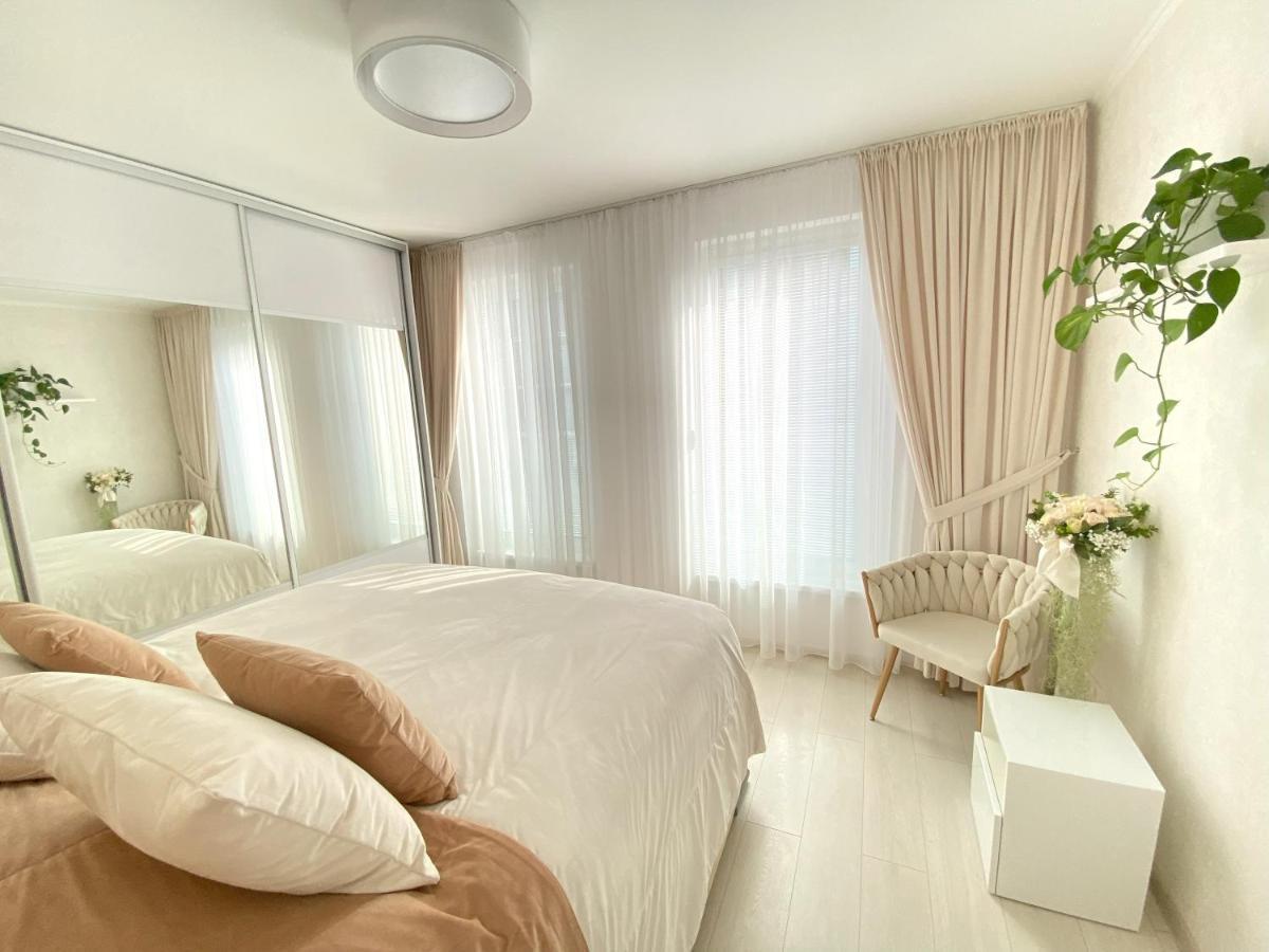 Die Eleganz - Apartment Near The City Center With Free Parking ブラチスラヴァ エクステリア 写真