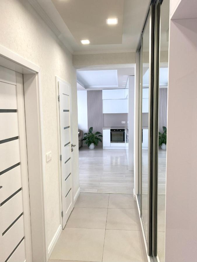 Die Eleganz - Apartment Near The City Center With Free Parking ブラチスラヴァ エクステリア 写真