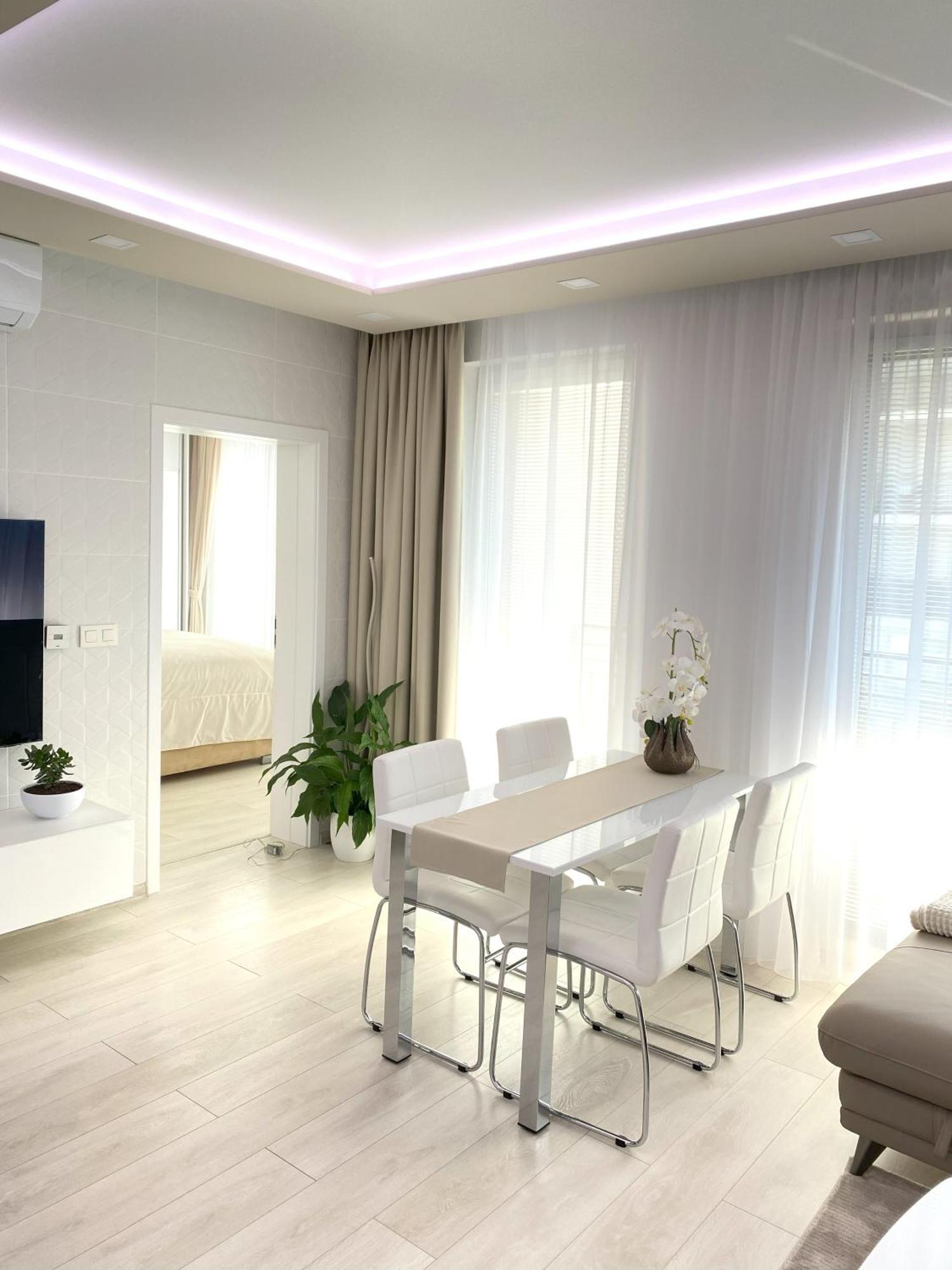 Die Eleganz - Apartment Near The City Center With Free Parking ブラチスラヴァ エクステリア 写真